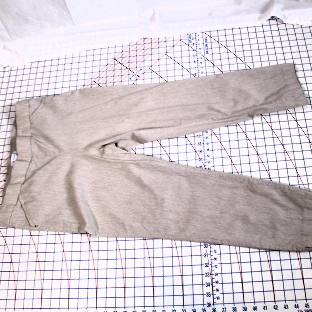 Liz Claiborne April Stretchy Pull-On Ankle Pants Gray Plus Size 16